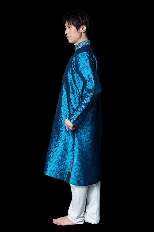 クルタ・パジャマ【光沢生地　ブルー】 2 - 側面からみてみました。スリットが入っているので足さばきも楽ちんです。