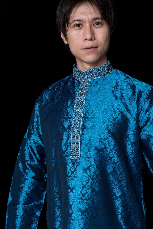 クルタ・パジャマ【光沢生地　ブルー】 4 - 首周りの様子です。