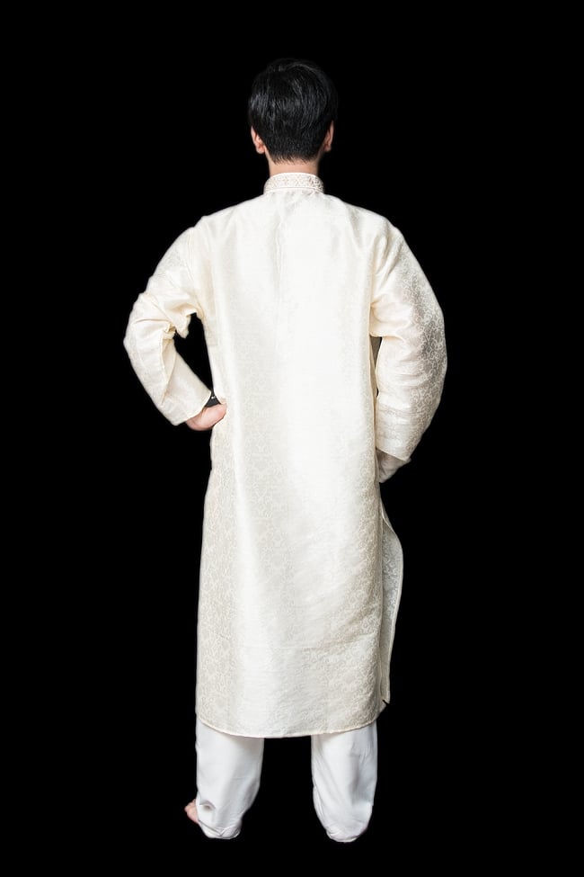 クルタ・パジャマ【光沢生地 パールホワイト】 3 - 背面からみてみました。