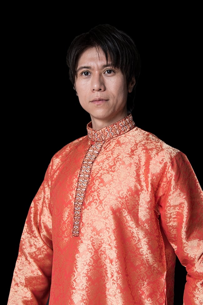 クルタ・パジャマ【光沢生地 シャイニングオレンジ】 4 - 首周りの様子です。