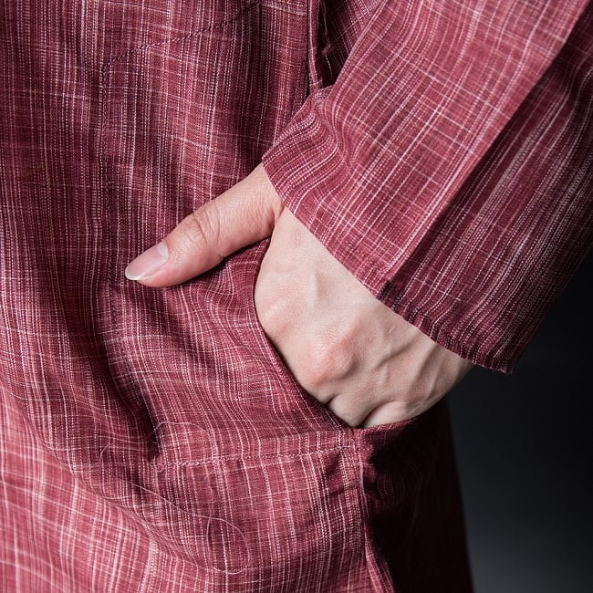 クルタ・パジャマ【コットン生地 あずき ペイズリー】 7 - ポケットもあるので小物を入れるのにも便利です。