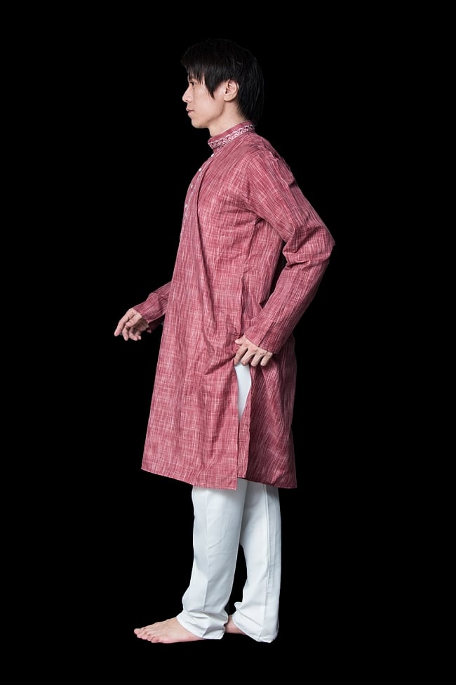 クルタ・パジャマ【コットン生地 あずき 唐草】 2 - 側面からみてみました。スリットが入っているので足さばきも楽ちんです。