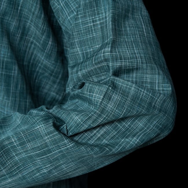 クルタ・パジャマ【コットン生地 青緑 ペイズリー】 6 - 生地感の様子になります。