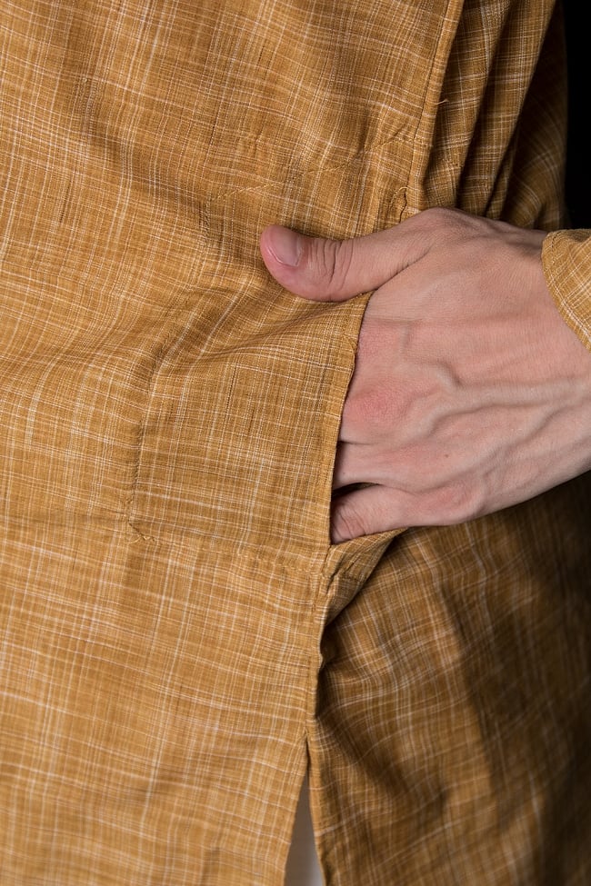 クルタ・パジャマ【コットン生地 黄土 ペイズリー】 7 - ポケットもあるので小物を入れるのにも便利です。