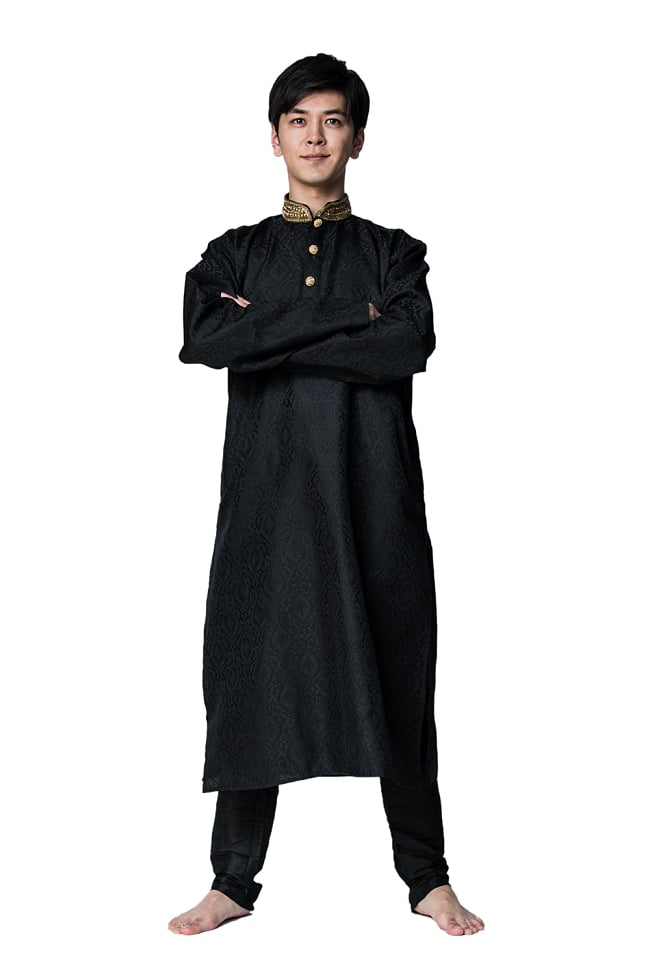 クルタ・パジャマ - グランドブラックの写真1枚目です。モデル（173cm）が着用した際の全体的なイメージです。実際に着用したサイズは42になります。クルタパジャマ,Kurta,Pajama,男性,民族衣装