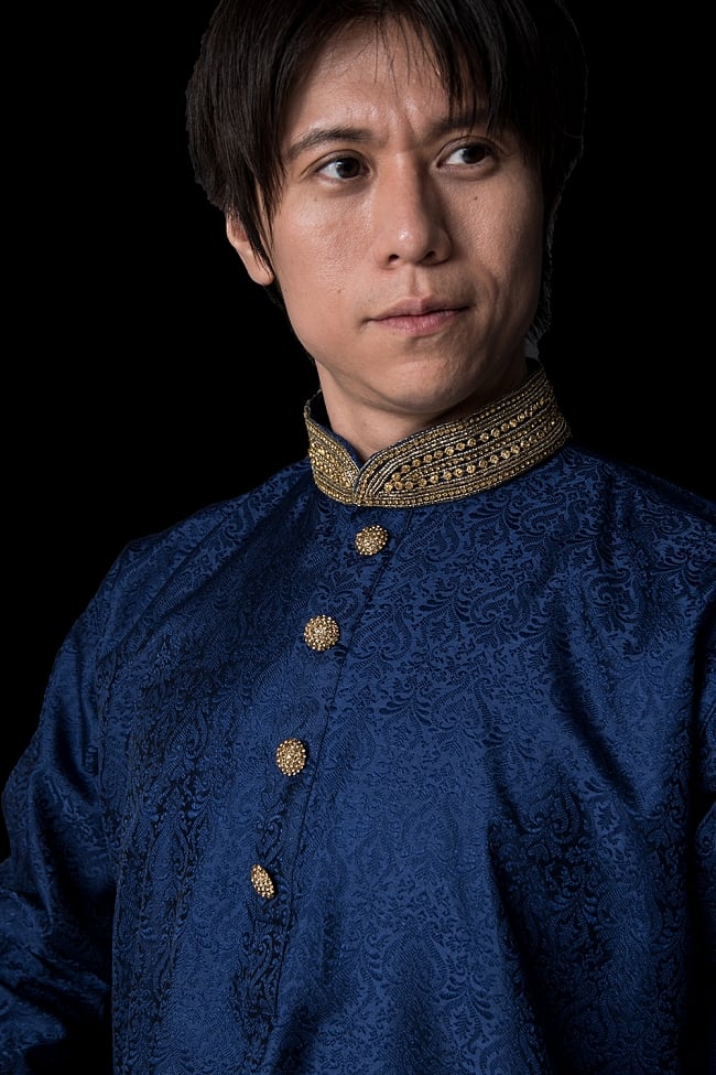 クルタ・パジャマ - グランドネイビー 4 - 胸元のデザインをアップにしてみました。お届けする商品の柄パターンは若干異なる場合があります。