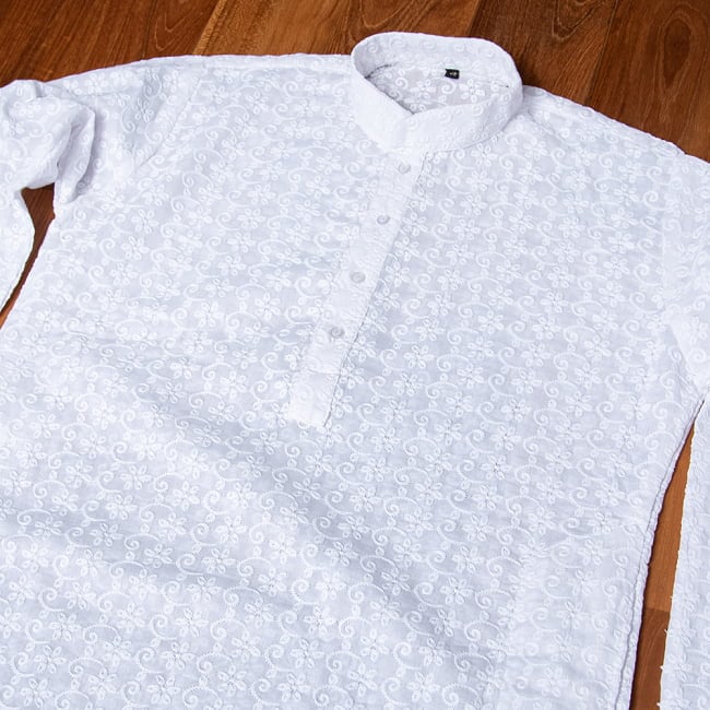 ラクノウ刺繍入り ホワイトクルタ・パジャマ上下セット　インドの男性民族衣装 8 - 拡大写真です