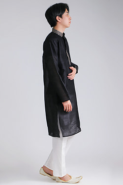 比翼仕立ての光沢ブラック クルタ・パジャマ上下セット　インドの男性民族衣装 - サブ2