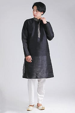 比翼仕立ての光沢ブラック クルタ・パジャマ上下セット　インドの男性民族衣装の商品写真
