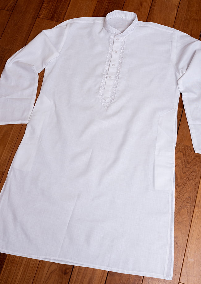 シンプルホワイト　クルタ・パジャマ上下セット　インドの男性民族衣装 6 - 上着の全体写真です