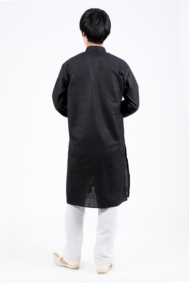 シンプルブラック　クルタ・パジャマ上下セット　インドの男性民族衣装 3 - 後ろからです