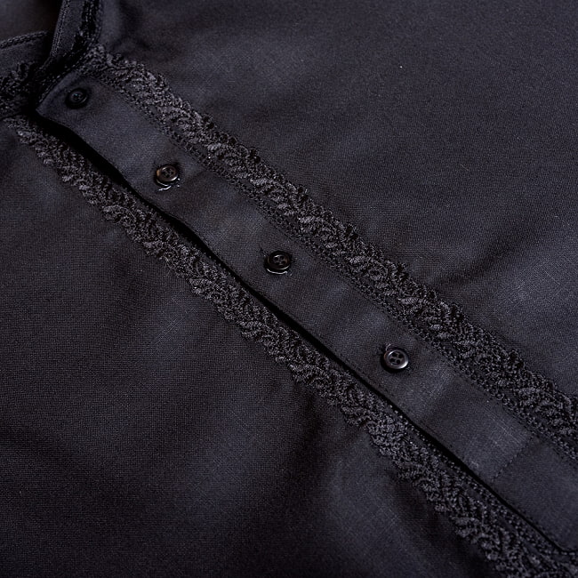 シンプルブラック　クルタ・パジャマ上下セット　インドの男性民族衣装 9 - ボタン周りの刺繍が良いアクセントになっています