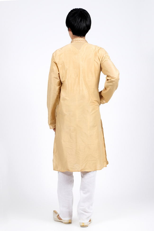 〔各色あり〕比翼仕立て　更紗刺繍入り　クルタ・パジャマ上下セット　インドの男性民族衣装 3 - 後ろからです