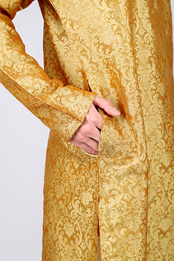 ダマスク織デザイン　光沢感が美しい伝統ブロケード生地　ループボタンのクルタ・パジャマ上下セット　インドの男性民族衣装 - サブ5