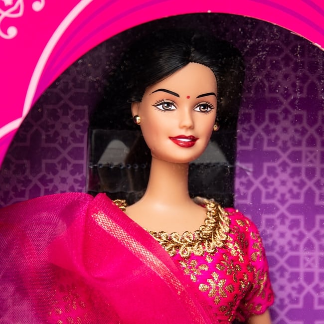 インドのバービー人形 ジャイプール・風の宮殿 2 - エキゾチックな顔立ちです。