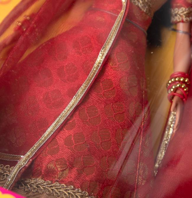インドのバービー人形 - ウエディングファンタジー 3 - 赤ドレスのスカート部分です
