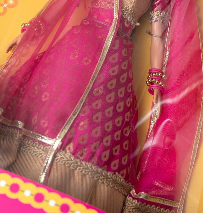 インドのバービー人形 - ウエディングファンタジー 8 - 紫ドレスのスカート部分です