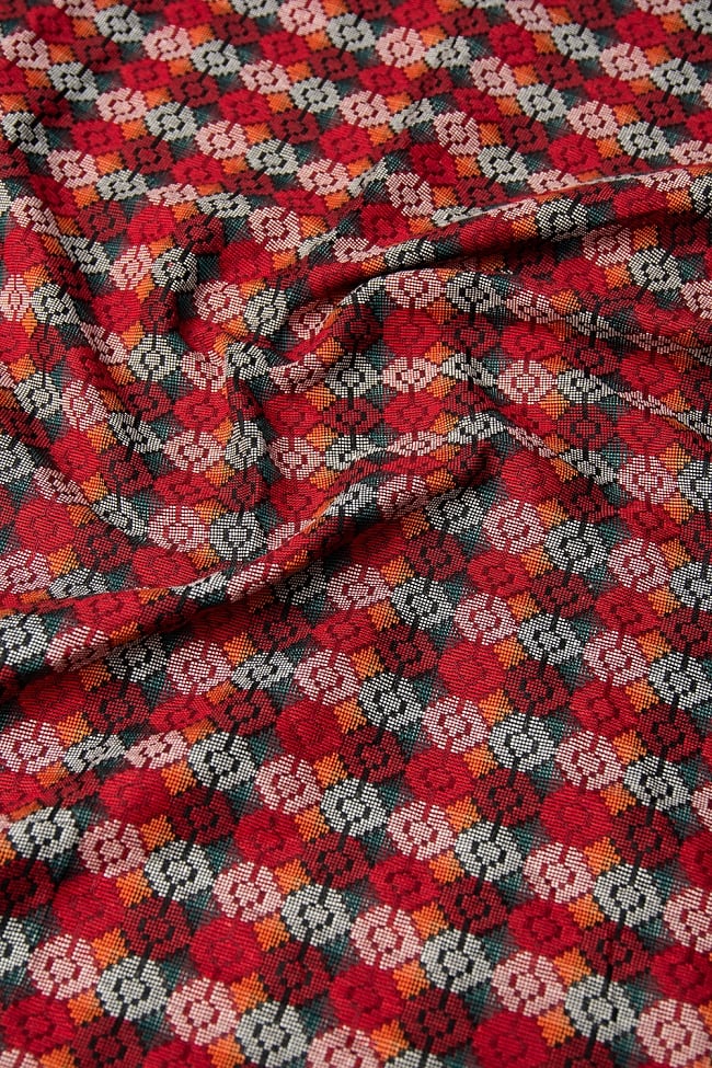 ネパール伝統のダッカ織り布 1メートル切り売り 2 - 近くから見てみました。