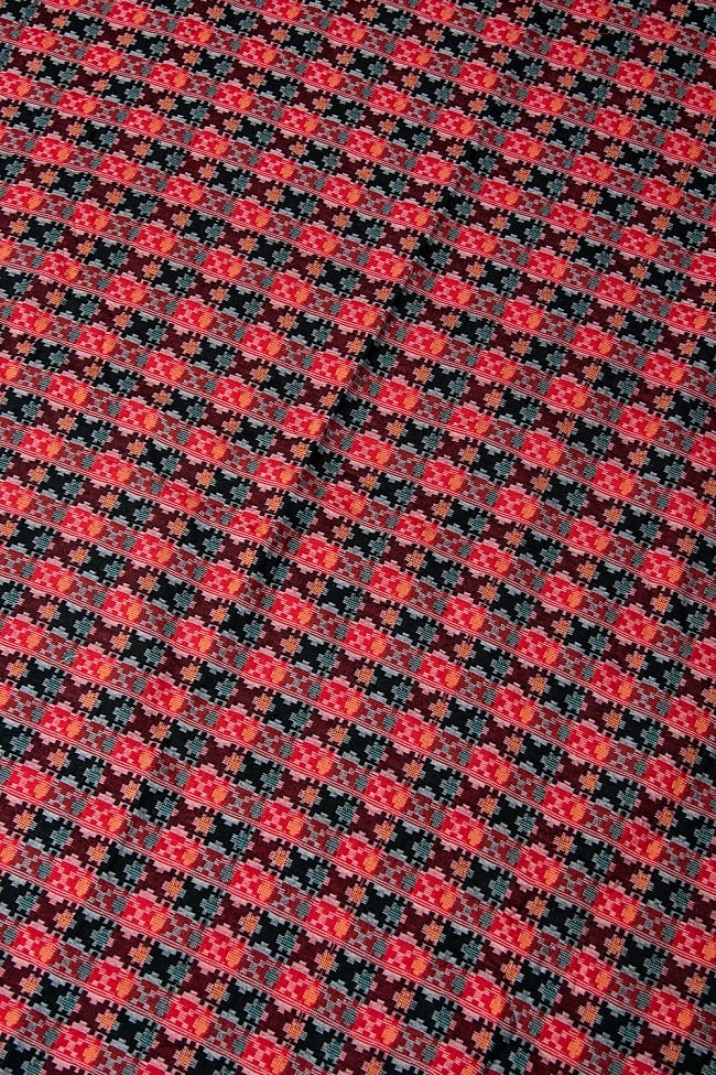 [約2メートル]ネパール伝統のダッカ織り布 2 - 柄の広がりを見てみました。