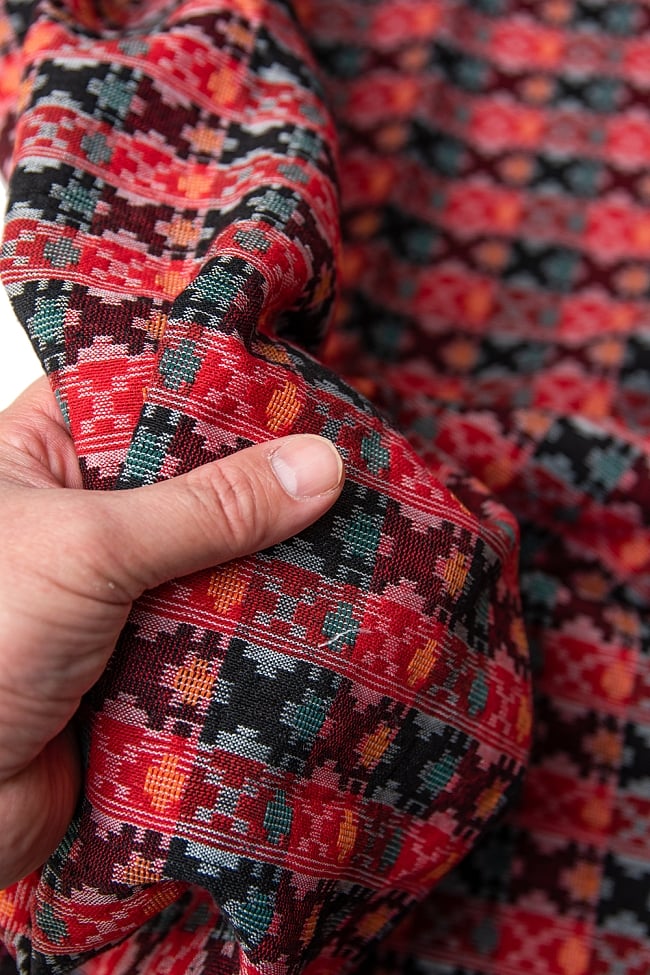 [約2メートル]ネパール伝統のダッカ織り布 5 - 肌触りもとっても良いんですよ！