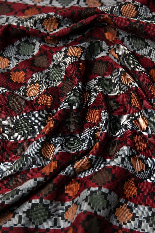 [約2メートル]ネパール伝統のダッカ織り布の写真1枚目です。ネパール伝統のダッカ織り布です。ダカ,ダッカ,手芸,手織り