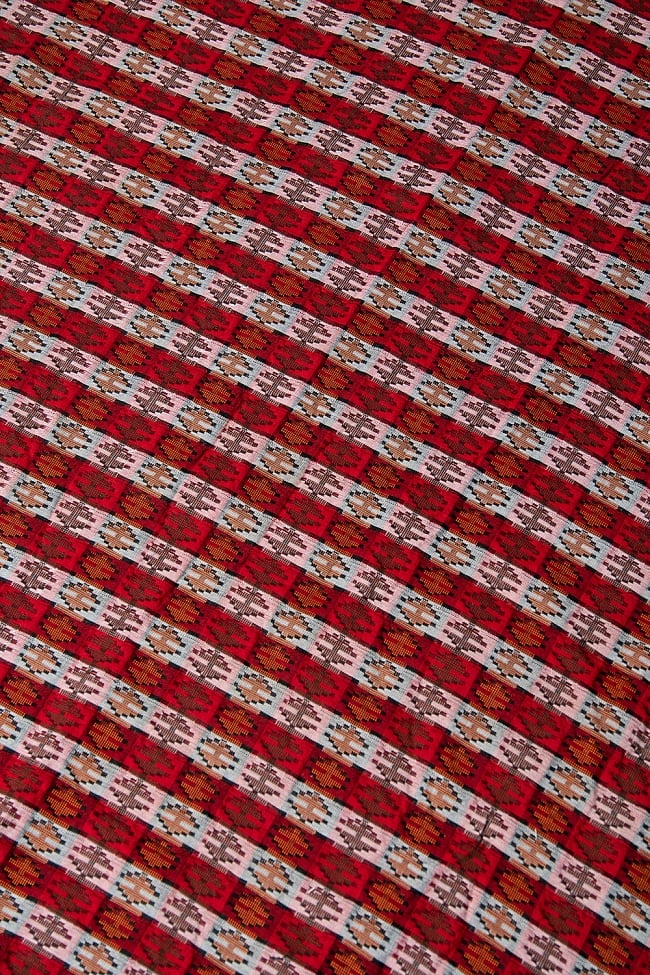 [約2メートル]ネパール伝統のダッカ織り布 2 - 柄の広がりを見てみました。