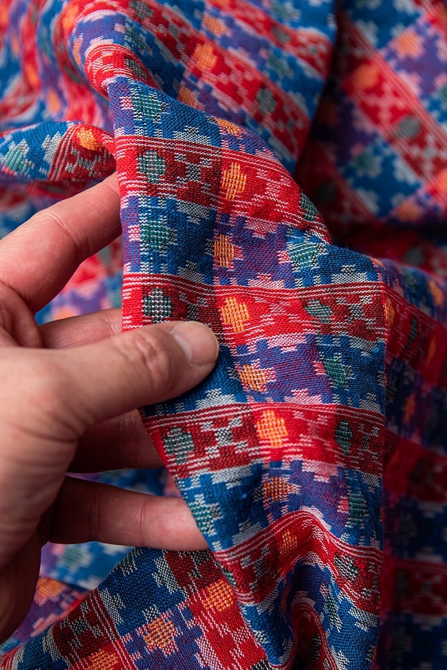 [約2メートル]ネパール伝統のダッカ織り布 5 - 肌触りもとっても良いんですよ！