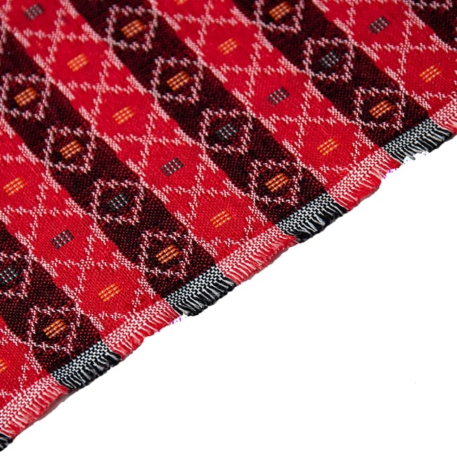 ネパール伝統のダッカ織り布 1メートル切り売り 4 - 端の処理を見てみました。