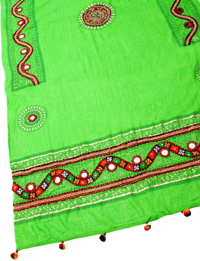〔220cm*110cm〕カッチ刺繍のミラーワーク付きクロス - グリーン 2 - とても綺麗な刺繍とウッドブロックプリントが施されています