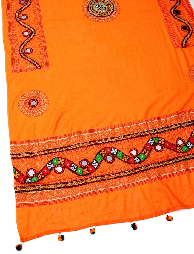 〔220cm*110cm〕カッチ刺繍のミラーワーク付きクロス - オレンジ 2 - とても綺麗な刺繍とウッドブロックプリントが施されています