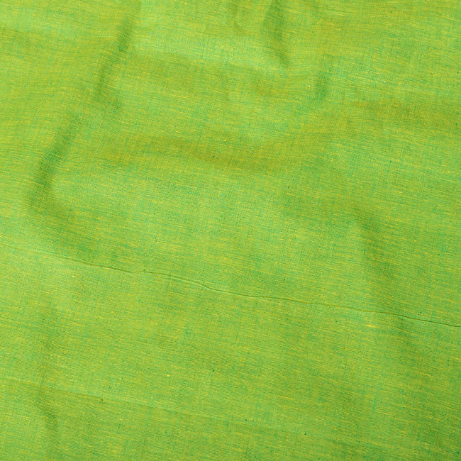 〔1m切り売り〕南インドのシンプル無地コットン布〔幅約110cm〕 - 黄緑 3 - 1mの長さごとにご購入いただけます。