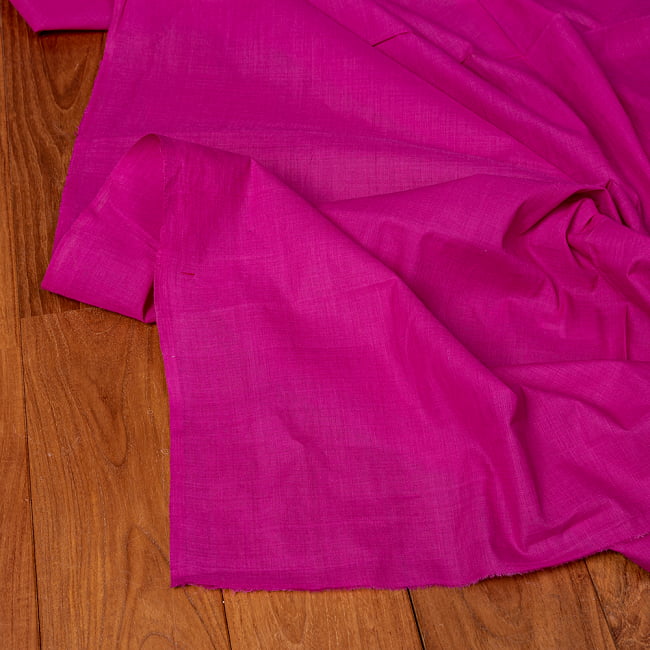 〔1m切り売り〕南インドのシンプルコットン布〔幅約108.5cm〕 - 赤紫 4 - インドならではの布ですね。