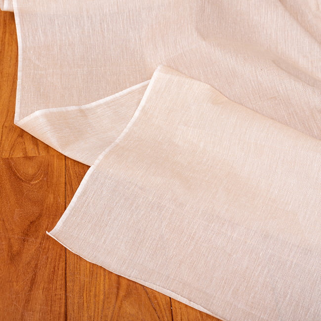 〔1m切り売り〕南インドのシンプル無地コットン布〔幅約108cm〕 - ライトベージュ 4 - インドならではの布ですね。