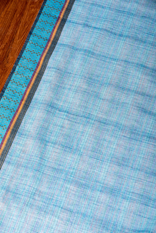 〔1m切り売り〕南インドのハーフボーダーコットンクロス〔幅約108cm〕 - 水色の写真1枚目です。インドらしい味わいのある布地です。切り売り,量り売り布,アジア布 量り売り,手芸,裁縫,生地,アジアン,ファブリック,ブロケード
