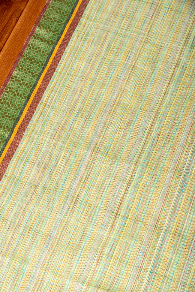 〔1m切り売り〕南インドのハーフボーダーコットンクロス〔幅約108cm〕 - グリーンの写真1枚目です。インドらしい味わいのある布地です。切り売り,量り売り布,アジア布 量り売り,手芸,裁縫,生地,アジアン,ファブリック,ブロケード