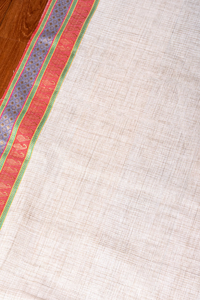 〔1m切り売り〕南インドのハーフボーダーコットンクロス〔幅約111cm〕 - 赤・青紫系刺繍の写真1枚目です。インドらしい味わいのある布地です。切り売り,量り売り布,アジア布 量り売り,手芸,裁縫,生地,アジアン,ファブリック,ブロケード