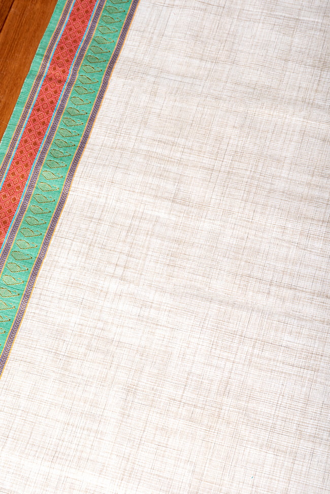 〔1m切り売り〕南インドのハーフボーダーコットンクロス〔幅約109cm〕 - 青緑・赤系刺繍の写真1枚目です。インドらしい味わいのある布地です。切り売り,量り売り布,アジア布 量り売り,手芸,裁縫,生地,アジアン,ファブリック,ブロケード