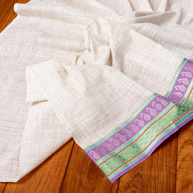 〔1m切り売り〕南インドのハーフボーダーコットンクロス〔幅約110.5cm〕 - 紫・緑系刺繍 4 - インドならではの布ですね。