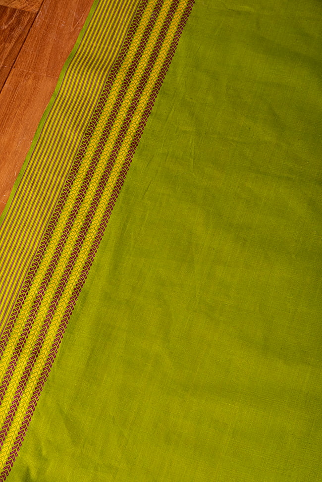 〔1m切り売り〕南インドのハーフボーダーコットンクロス〔幅約108cm〕 - グリーン 2 - とても素敵な雰囲気です