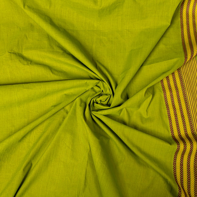 〔1m切り売り〕南インドのハーフボーダーコットンクロス〔幅約108cm〕 - グリーン 4 - インドならではの布ですね。