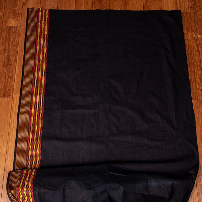 〔1m単位切り売り〕南インドのハーフボーダーコットンクロス〔幅約106cm〕 - ブラック 6 - 生地を広げてみたところです。横幅もしっかりあります。注文個数に応じた長さにカットしてお送りいたします。