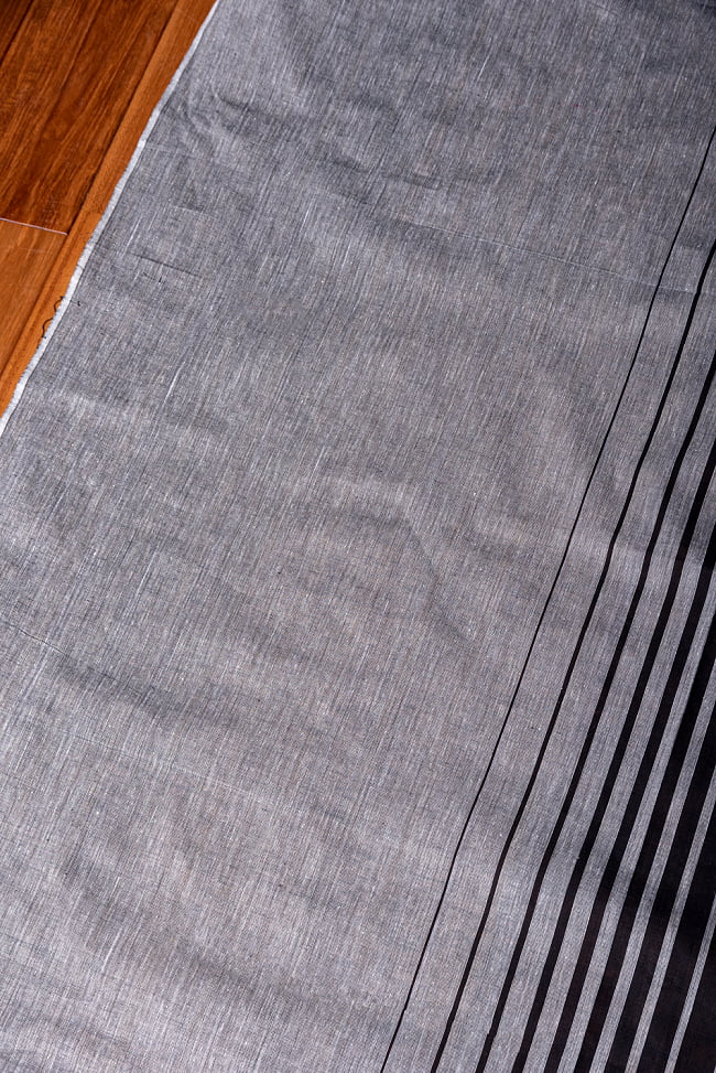 〔1m切り売り〕南インドのバイカラーセンターストライプ布〔幅約108cm〕 - ブラック×グレー 2 - とても素敵な雰囲気です