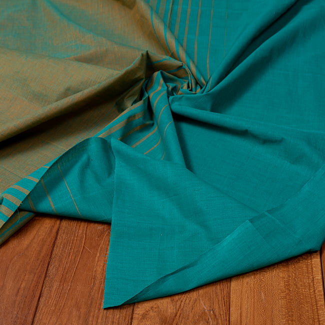 〔1m切り売り〕南インドのバイカラーセンターストライプ布〔幅約108cm〕 - グリーン×オレンジ 4 - インドならではの布ですね。