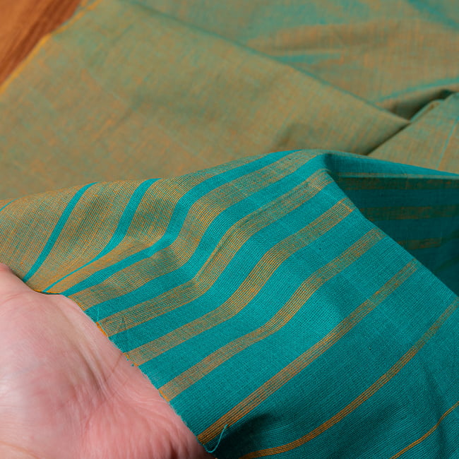 〔1m切り売り〕南インドのバイカラーセンターストライプ布〔幅約108cm〕 - グリーン×オレンジ 5 - 生地の拡大写真です。とても良い風合いです。