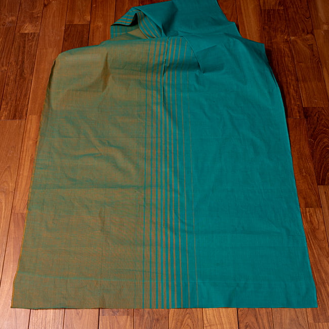 〔1m単位切り売り〕南インドのバイカラーセンターストライプ布〔幅約108cm〕 - グリーン×オレンジ 6 - 生地を広げてみたところです。横幅もしっかりあります。注文個数に応じた長さにカットしてお送りいたします。