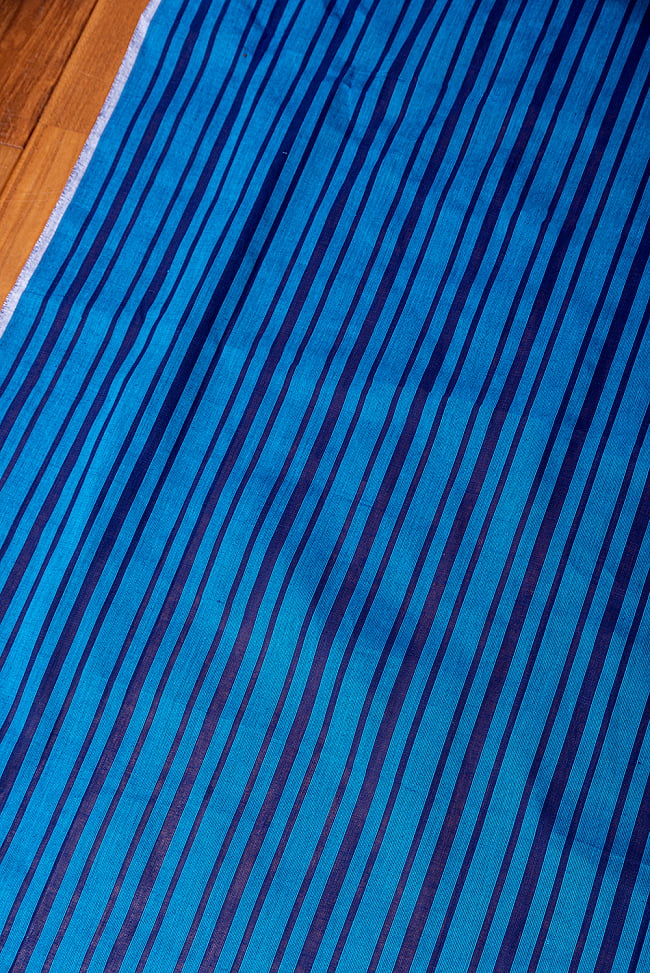 〔1m切り売り〕南インドのストライプ布〔幅約110cm〕 - ブルー系 2 - とても素敵な雰囲気です