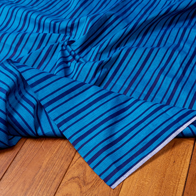 〔1m切り売り〕南インドのストライプ布〔幅約110cm〕 - ブルー系 4 - インドならではの布ですね。