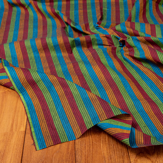 〔1m切り売り〕南インドのストライプ布〔幅約112.5cm〕 - ブラウン管 4 - インドならではの布ですね。