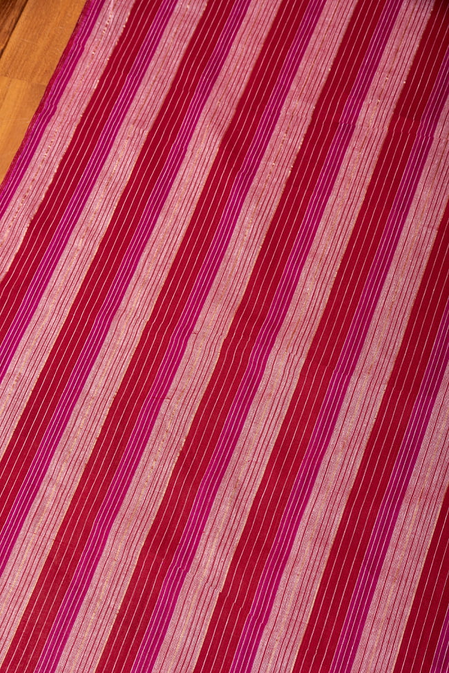 〔1m切り売り〕南インドのストライプ布〔幅約111cm〕 - 赤×ピンク×白系 2 - とても素敵な雰囲気です