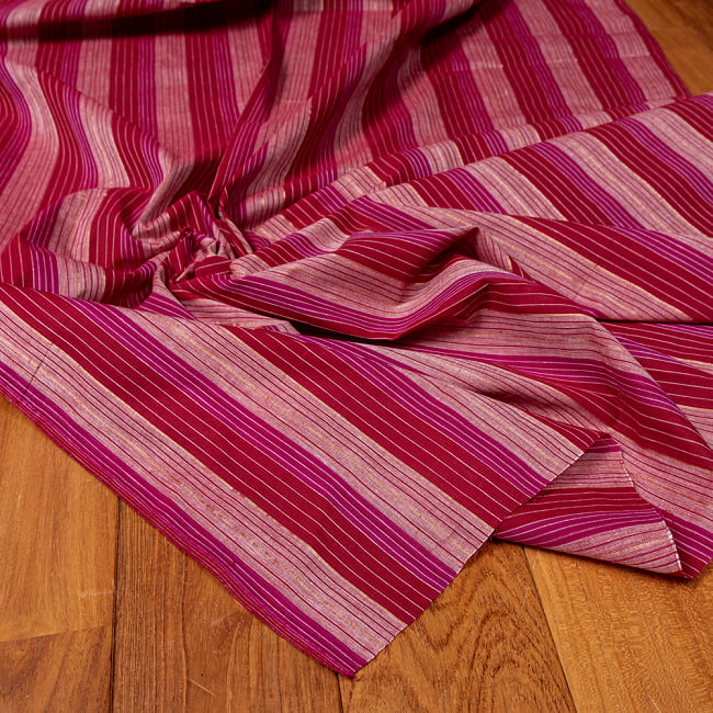 〔1m切り売り〕南インドのストライプ布〔幅約111cm〕 - 赤×ピンク×白系 4 - インドならではの布ですね。